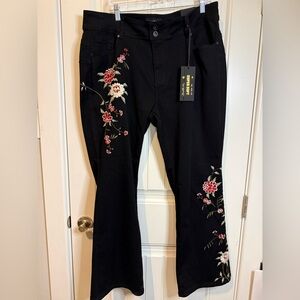 Sandpiper Black denim Floral Embroidered Jeans. Soft fabric blend,bootcut sz 20W